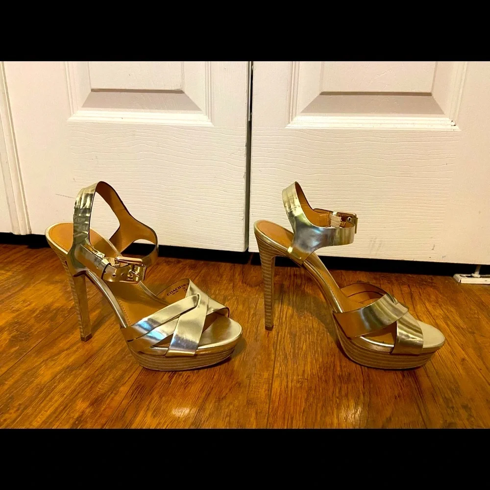 Gold Coach Heels Size 5.5 - Picture 5 of 10